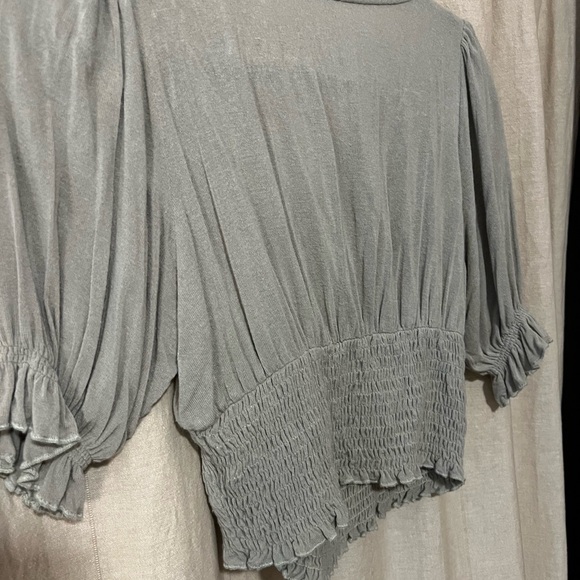 🤍 Sage Smocked Top - Picture 4 of 4